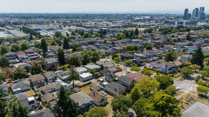 Photo 13 at 428 E 62nd Avenue, South Vancouver, Vancouver East