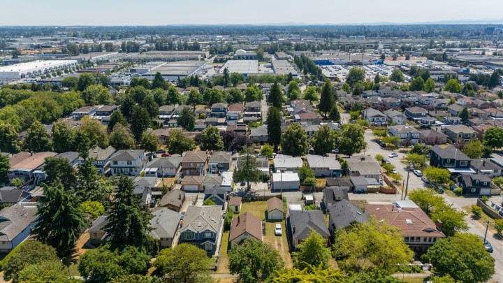 Photo 12 at 428 E 62nd Avenue, South Vancouver, Vancouver East