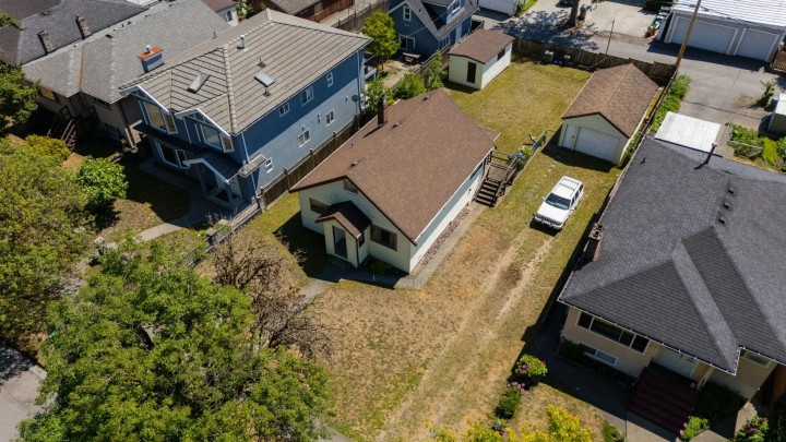 Photo 10 at 428 E 62nd Avenue, South Vancouver, Vancouver East
