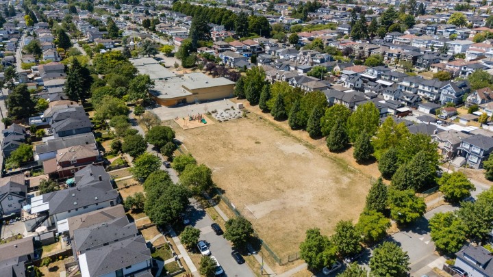 Photo 14 at 428 E 62nd Avenue, South Vancouver, Vancouver East