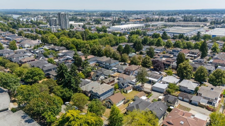 Photo 11 at 428 E 62nd Avenue, South Vancouver, Vancouver East