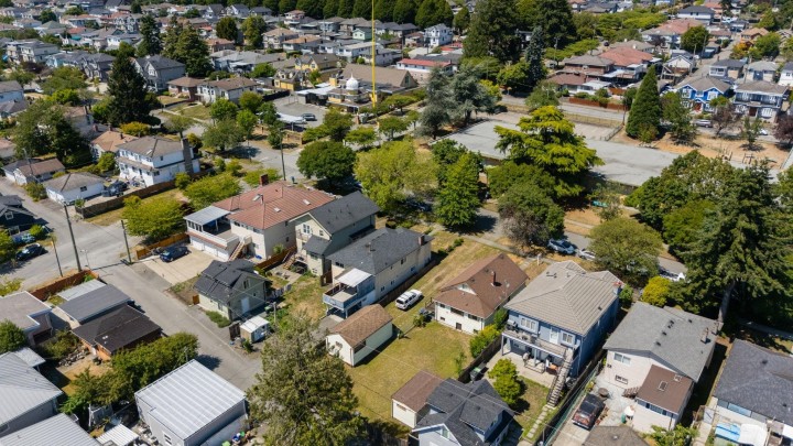 Photo 4 at 428 E 62nd Avenue, South Vancouver, Vancouver East