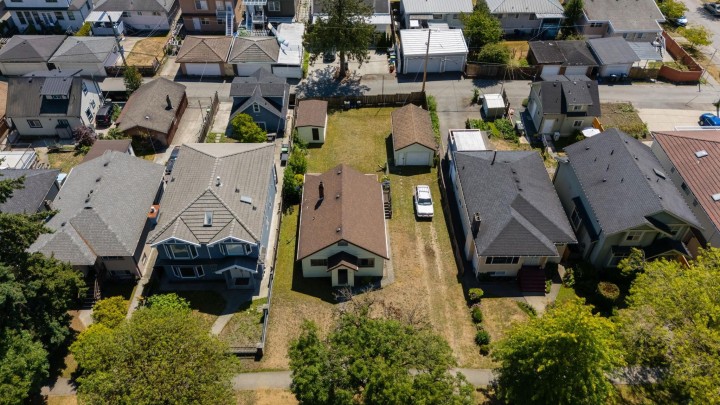 Photo 8 at 428 E 62nd Avenue, South Vancouver, Vancouver East