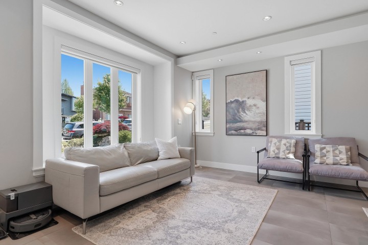 Photo 4 at 3287 Matapan Crescent, Renfrew Heights, Vancouver East