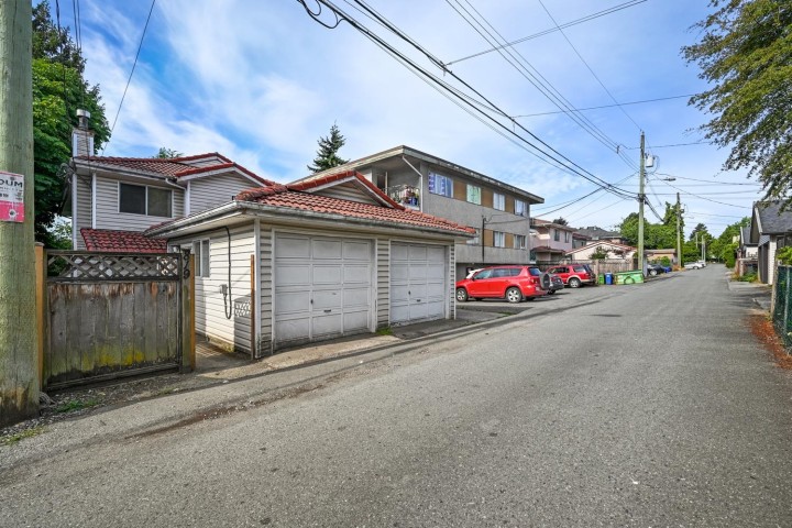 Photo 24 at 819 W 70th Avenue, Marpole, Vancouver West