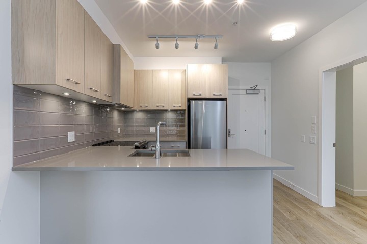Photo 2 at 403 - 4933 Clarendon Street, Collingwood VE, Vancouver East