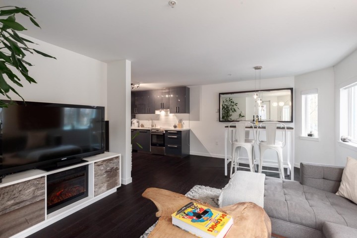 Photo 5 at 203 - 370 Carrall Street, Downtown VE, Vancouver East