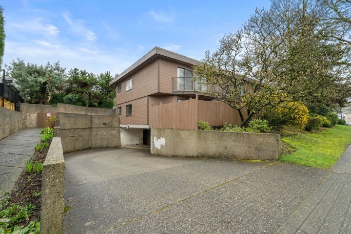 Photo 2 at 204 - 3136 Kingsway, Collingwood VE, Vancouver East