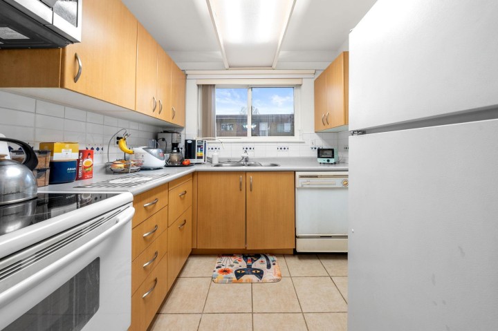 Photo 17 at 204 - 3136 Kingsway, Collingwood VE, Vancouver East