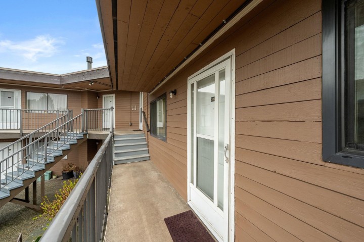 Photo 5 at 204 - 3136 Kingsway, Collingwood VE, Vancouver East