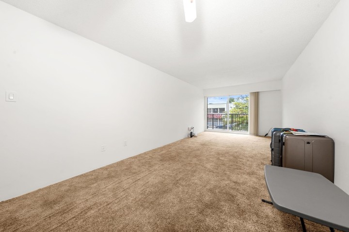 Photo 9 at 204 - 3136 Kingsway, Collingwood VE, Vancouver East