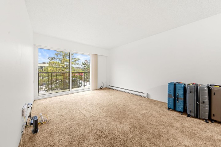 Photo 10 at 204 - 3136 Kingsway, Collingwood VE, Vancouver East