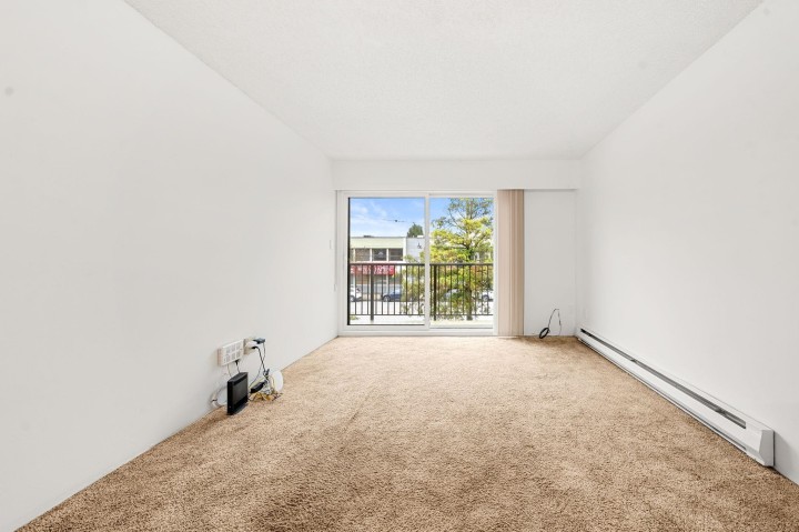 Photo 11 at 204 - 3136 Kingsway, Collingwood VE, Vancouver East