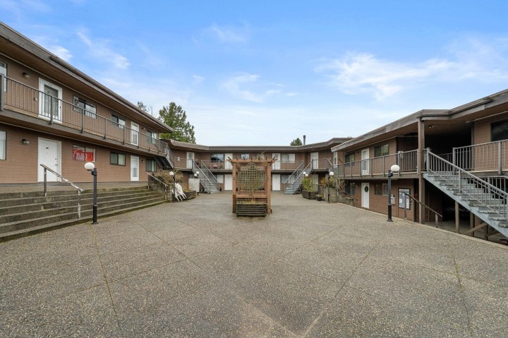 Photo 4 at 204 - 3136 Kingsway, Collingwood VE, Vancouver East