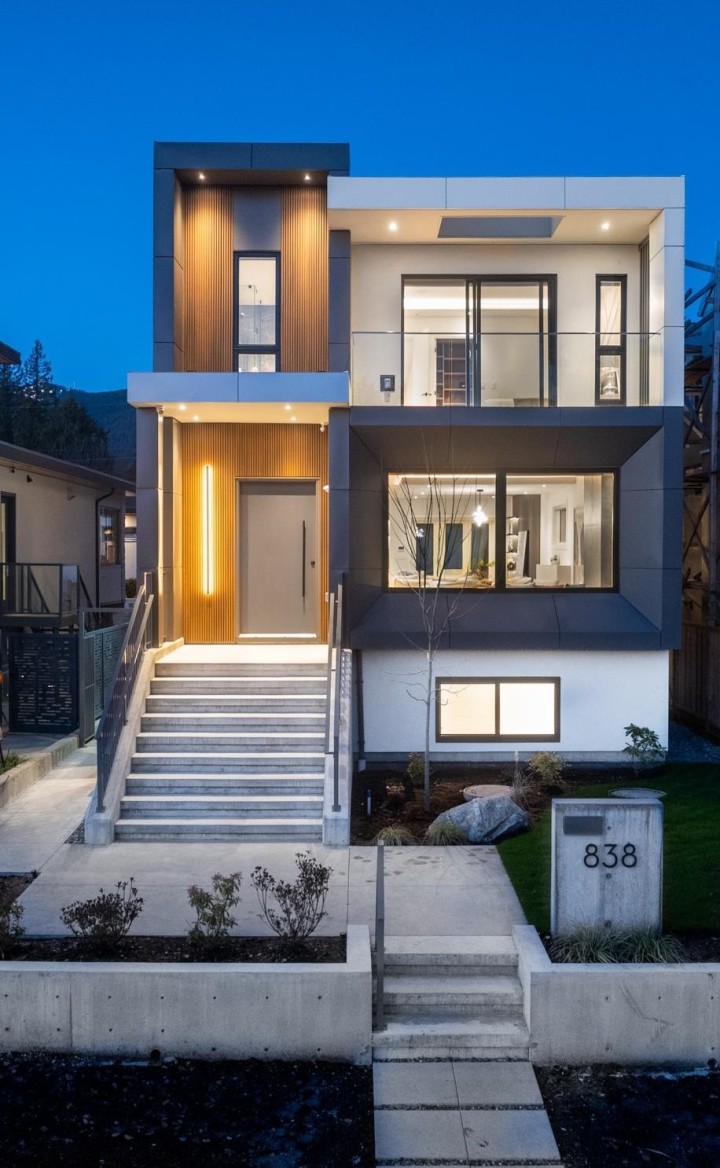 Photo 2 at 838 E 14th Street, Boulevard, North Vancouver
