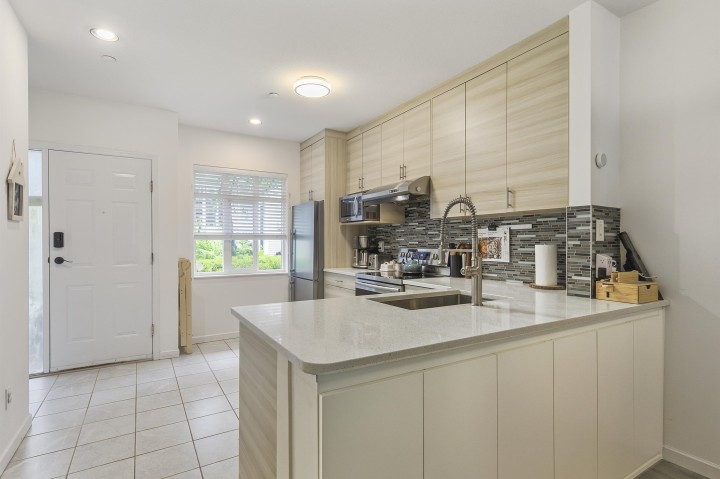 Photo 7 at 8529 Jellicoe Street, South Marine, Vancouver East