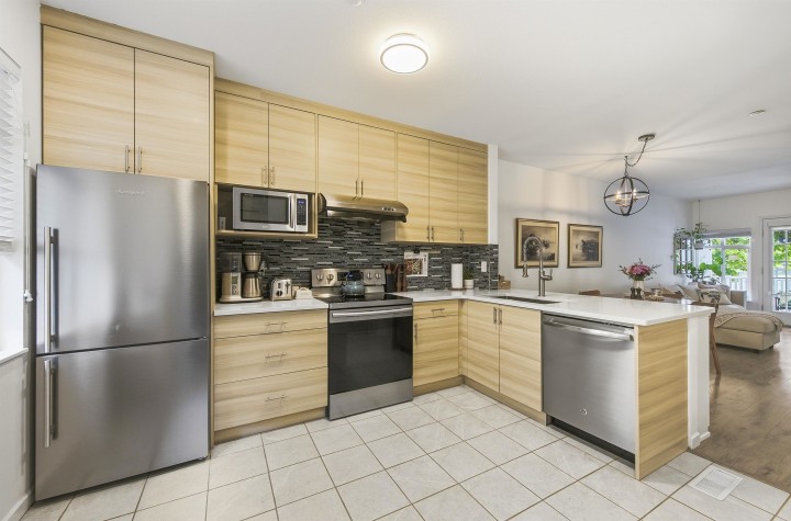 Photo 9 at 8529 Jellicoe Street, South Marine, Vancouver East
