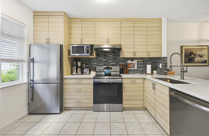 Photo 8 at 8529 Jellicoe Street, South Marine, Vancouver East