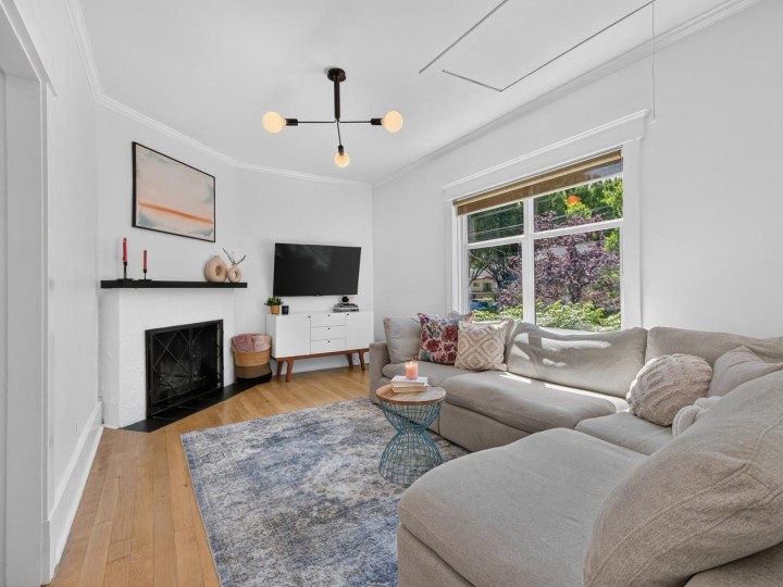 Photo 4 at 3730 Windsor Street, Vancouver East