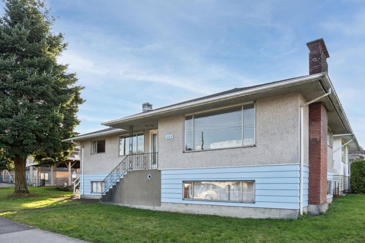 Photo 2 at 925 Nanaimo Street, Grandview Woodland, Vancouver East