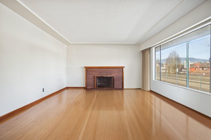 Photo 7 at 925 Nanaimo Street, Grandview Woodland, Vancouver East