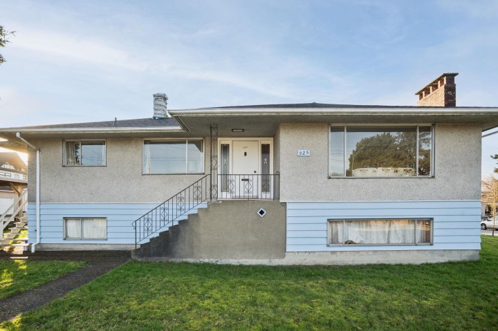 Photo 3 at 925 Nanaimo Street, Grandview Woodland, Vancouver East