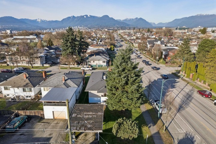 Photo 36 at 925 Nanaimo Street, Grandview Woodland, Vancouver East