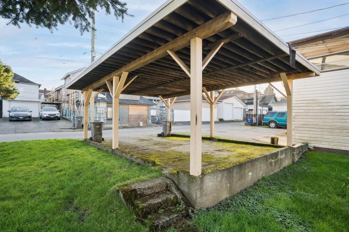 Photo 32 at 925 Nanaimo Street, Grandview Woodland, Vancouver East