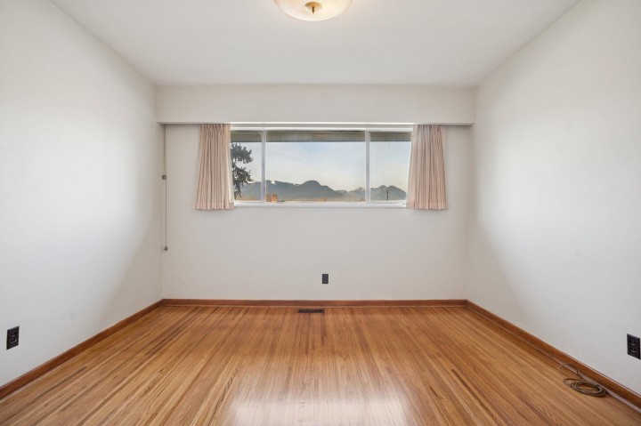 Photo 20 at 925 Nanaimo Street, Grandview Woodland, Vancouver East