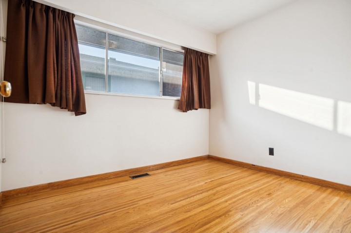 Photo 24 at 925 Nanaimo Street, Grandview Woodland, Vancouver East