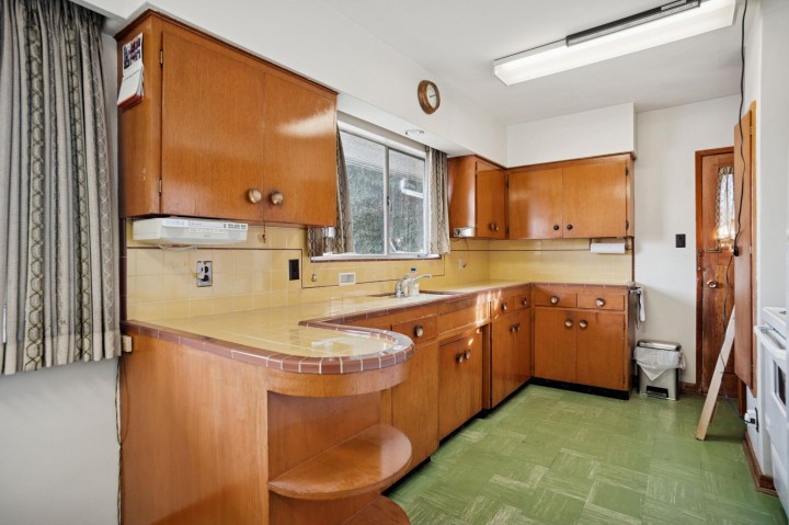 Photo 14 at 925 Nanaimo Street, Grandview Woodland, Vancouver East