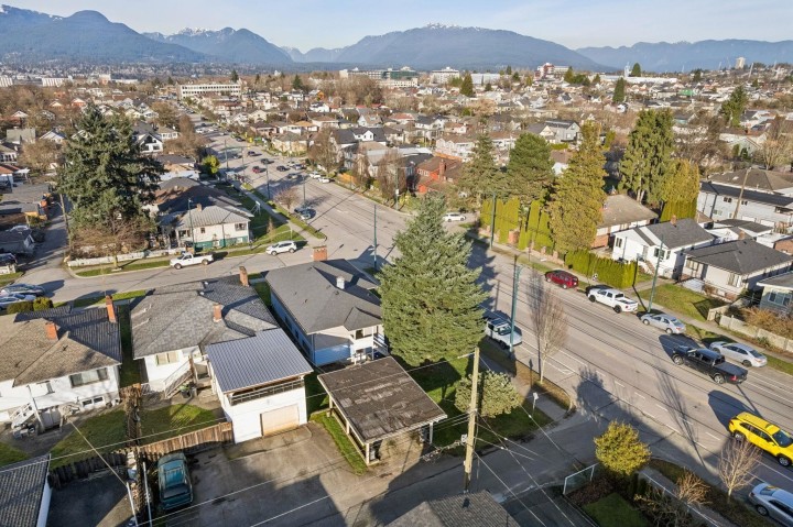 Photo 39 at 925 Nanaimo Street, Grandview Woodland, Vancouver East