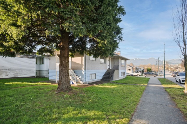 Photo 4 at 925 Nanaimo Street, Grandview Woodland, Vancouver East