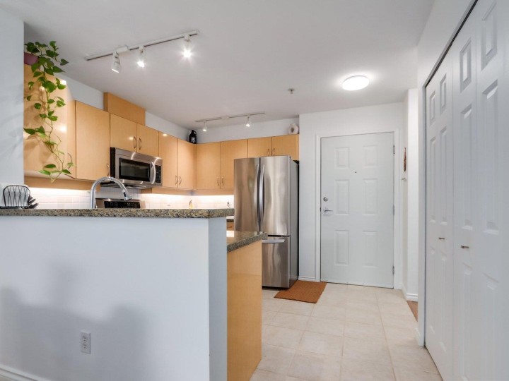 Photo 9 at 414 - 345 Lonsdale Avenue, Lower Lonsdale, North Vancouver