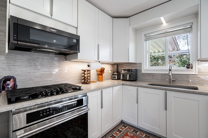 Photo 9 at 2333 Kirkstone Road, North Vancouver