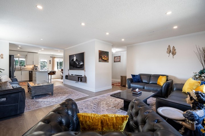 Photo 4 at 2333 Kirkstone Road, North Vancouver