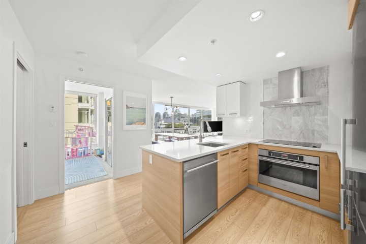 Photo 5 at 908 - 1783 Manitoba Street, False Creek, Vancouver West