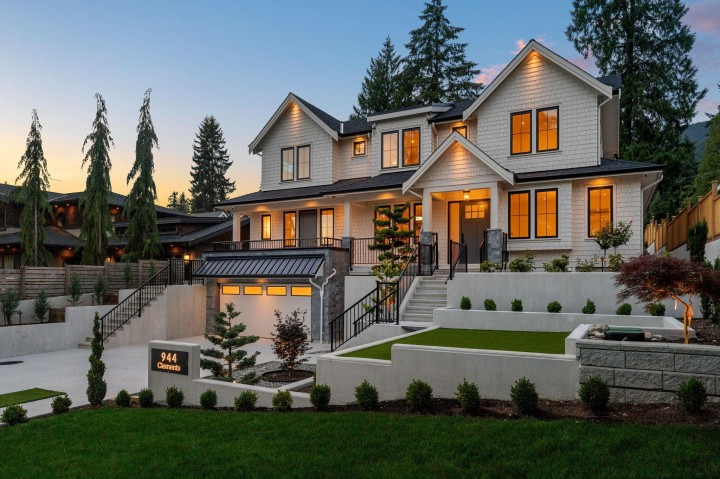Photo 3 at 944 Clements Avenue, Canyon Heights NV, North Vancouver
