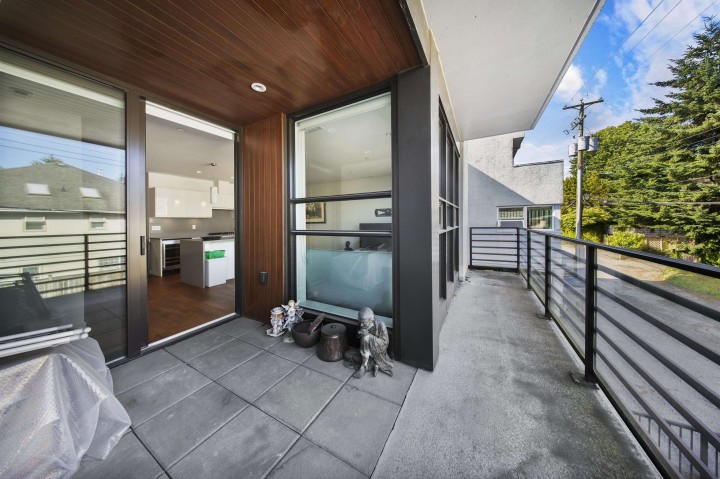 Photo 8 at 203 - 2095 W 44th Avenue, Kerrisdale, Vancouver West