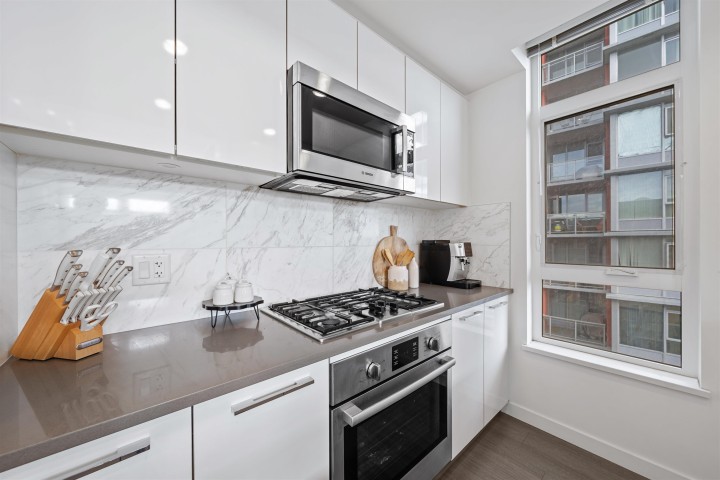 Photo 9 at 502 - 3263 Pierview Crescent, Vancouver East