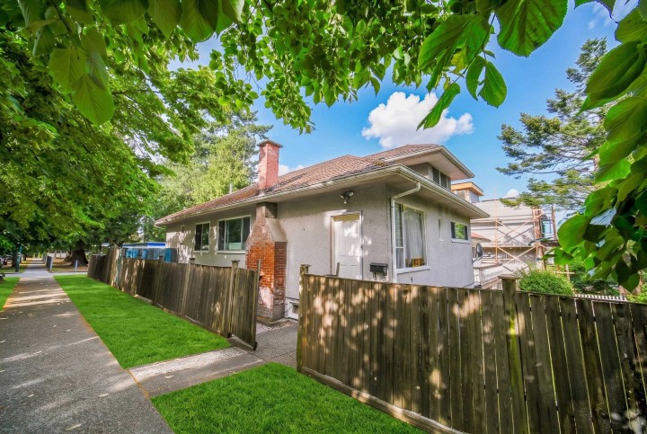 Photo 6 at 1807 E 38th Avenue, Victoria VE, Vancouver East