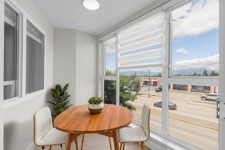 Photo 9 at 207 - 3050 Kingsway, Collingwood VE, Vancouver East