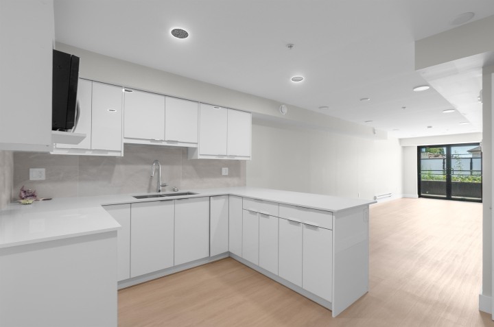 Photo 8 at 207 - 3050 Kingsway, Collingwood VE, Vancouver East