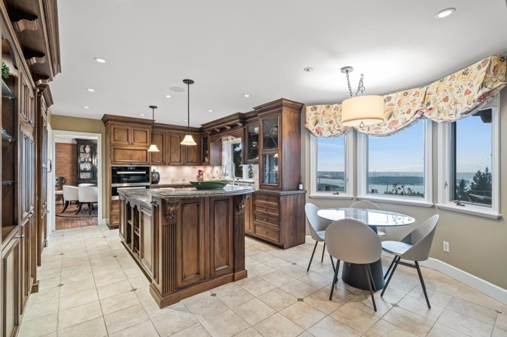 Photo 8 at 2478 Westhill Court, Westhill, West Vancouver