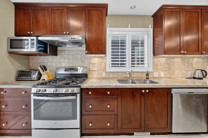 Photo 12 at 4549 W 12th Avenue, Point Grey, Vancouver West