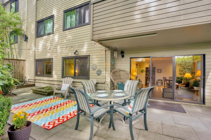 Photo 2 at 104 - 1424 Walnut Street, Kitsilano, Vancouver West