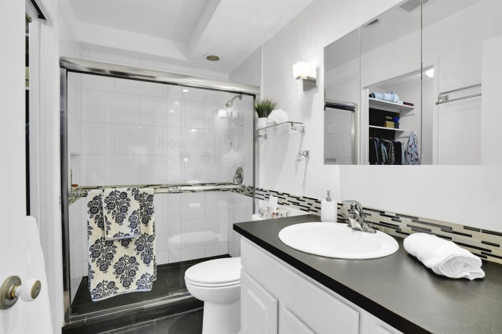 Photo 17 at 104 - 1424 Walnut Street, Kitsilano, Vancouver West