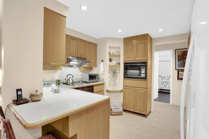 Photo 12 at 104 - 1424 Walnut Street, Kitsilano, Vancouver West