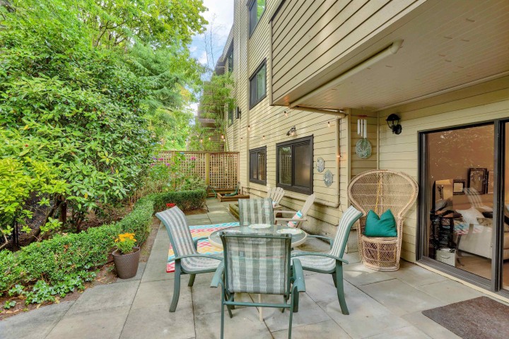 Photo 3 at 104 - 1424 Walnut Street, Kitsilano, Vancouver West
