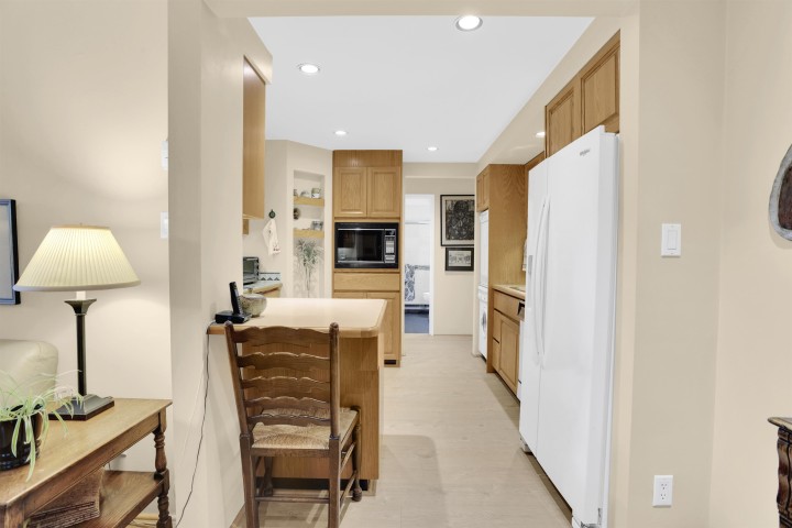 Photo 11 at 104 - 1424 Walnut Street, Kitsilano, Vancouver West